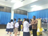 นายกเทศมนตรีมอบรองนายกฯ มอบทุนการศึกษาแก่นักเรียนโรงเรียนในสังกัดเทศบาลนครแม่สอด