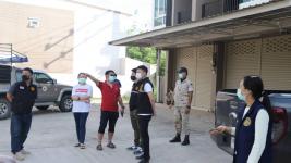 นายกเทศมนตรีมอบเลขานุการฯ หัวหน้าส่วนราชการ ลงพื้นที่จุดเสี่ยงโควิด-19 ในเขตเทศบาล