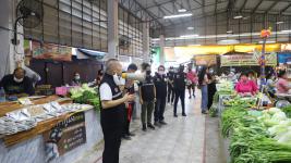 นายกเทศมนตรี เรียกประชุมเข้มทีมเฉพาะกิจเทศบาลเร่งดำเนินมาตรการเฝ้าระวังแก้ปัญหาโควิด-19