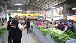 นายกเทศมนตรี เรียกประชุมเข้มทีมเฉพาะกิจเทศบาลเร่งดำเนินมาตรการเฝ้าระวังแก้ปัญหาโควิด-19