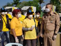 นายกเทศมนตรีนครแม่สอด มอบกองสาธารณสุขฯออกพ่นน้ำยาฆ่าเชื้อ เพื่อลดการแพร่กระจายของเชื้อโควิด-19