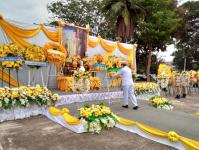 นายกเทศมนตรี มอบ รองนายกฯ ร่วมพิธีวางพวงมาลาเนื่องในวันคล้ายวันสวรรคตพระบาทสมเด็จพระบรมชนกาธิเบศร มหาภูมิพลอดุลยเดชมหาราช บรมนาถบพิตร