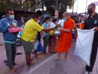 เทศบาลนครแม่สอด ร่วมจัดกิจกรรมบุญตักบตร และประพรมน้ำมนต์ ข้าวดอกไม้ เสริมสร้างสิริมงคลและขวัญกำลังใจให้แก่พุทธศาสนิกชนชาวอำเภอแม่สอด