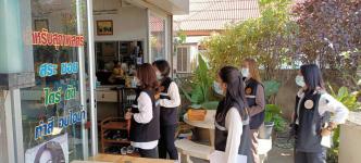 ทน.แม่สอด จัดประชุมคณะกรรมการศูนย์ปฏิบัติการควบคุมโรคเทศบาลนครแม่สอดและออกตรวจสถานประกอบการต่างๆและสถานศึกษาในเขตเทศบาล