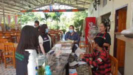 ทน.แม่สอด จัดประชุมคณะกรรมการศูนย์ปฏิบัติการควบคุมโรคเทศบาลนครแม่สอดและออกตรวจสถานประกอบการต่างๆและสถานศึกษาในเขตเทศบาล