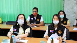 ทน.แม่สอด จัดประชุมคณะกรรมการศูนย์ปฏิบัติการควบคุมโรคเทศบาลนครแม่สอดและออกตรวจสถานประกอบการต่างๆและสถานศึกษาในเขตเทศบาล