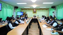 ทน.แม่สอด จัดประชุมคณะกรรมการศูนย์ปฏิบัติการควบคุมโรคเทศบาลนครแม่สอดและออกตรวจสถานประกอบการต่างๆและสถานศึกษาในเขตเทศบาล
