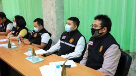 ทน.แม่สอด จัดประชุมคณะกรรมการศูนย์ปฏิบัติการควบคุมโรคเทศบาลนครแม่สอดและออกตรวจสถานประกอบการต่างๆและสถานศึกษาในเขตเทศบาล
