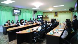 ทน.แม่สอด จัดประชุมคณะกรรมการศูนย์ปฏิบัติการควบคุมโรคเทศบาลนครแม่สอดและออกตรวจสถานประกอบการต่างๆและสถานศึกษาในเขตเทศบาล