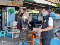 ทน.แม่สอด จัดประชุมคณะกรรมการศูนย์ปฏิบัติการควบคุมโรคเทศบาลนครแม่สอดและออกตรวจสถานประกอบการต่างๆและสถานศึกษาในเขตเทศบาล