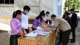 ทน.แม่สอด จัดโครงการฝึกอาชีพให้ความรู้ชุมชนในเขตเทศบาลนครแม่สอด หลักสูตรดอกไม้ประดิษฐ์จากริบบิ้นผ้า