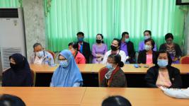 ทน.แม่สอด จัดโครงการฝึกอาชีพให้ความรู้ชุมชนในเขตเทศบาลนครแม่สอด หลักสูตรดอกไม้ประดิษฐ์จากริบบิ้นผ้า