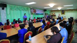 ทน.แม่สอด จัดโครงการฝึกอาชีพให้ความรู้ชุมชนในเขตเทศบาลนครแม่สอด หลักสูตรดอกไม้ประดิษฐ์จากริบบิ้นผ้า