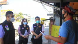 ทน.แม่สอด ลงพื้นที่ประชาสัมพันธ์มาตรการเฝ้าระวังป้องกันโรคไวรัสโควิด-19 