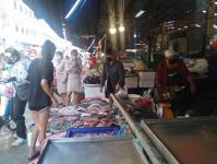 เทศบาลนครแม่สอดร่วมกับฝ่ายปกครองอำเภอแม่สอด ออกตรวจตลาดตามมาตรการป้องกันโรคติดเชื้อไวรัสโคโรนา 2019 (COVID-19)