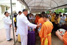 นายกเทศมนตรีนครแม่สอด ร่วมพิธีลงนามถวายพระพรชัยมงคล สมเด็จพระนางเจ้าฯพระบรมราชินี เนื่องในโอกาสเฉลิมพระชนมพรรษา