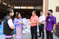 ทน.แม่สอด รับมอบถุงยังชีพจากแม่สอดมูลนิธิสามัคคีการกุศล