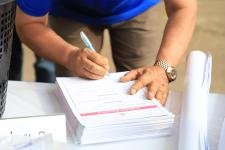 ทน.แม่สอด ส่งมอบหีบเลือกตั้งสมาชิกสภาเทศบาลและนายกเทศมนตรีนครแม่สอด