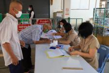 ปลัดเทศบาลพร้อมด้วยหัวหน้าส่วนราชการ เข้าตรวจเยี่ยมหน่วยเลือกตั้งสมาชิกสภาเทศบาลและนายกเทศมนตรีนครแม่สอด