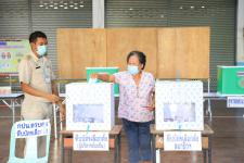 ปลัดเทศบาลพร้อมด้วยหัวหน้าส่วนราชการ เข้าตรวจเยี่ยมหน่วยเลือกตั้งสมาชิกสภาเทศบาลและนายกเทศมนตรีนครแม่สอด