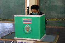 ปลัดเทศบาลพร้อมด้วยหัวหน้าส่วนราชการ เข้าตรวจเยี่ยมหน่วยเลือกตั้งสมาชิกสภาเทศบาลและนายกเทศมนตรีนครแม่สอด