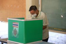 ปลัดเทศบาลพร้อมด้วยหัวหน้าส่วนราชการ เข้าตรวจเยี่ยมหน่วยเลือกตั้งสมาชิกสภาเทศบาลและนายกเทศมนตรีนครแม่สอด