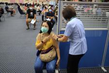 ทน.แม่สอด ร่วมกับ รพ.แม่สอด ให้บริการฉีดวัคซีนโควิด-19 