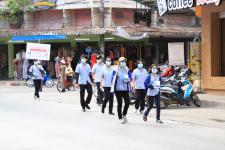 ทน.แม่สอด ร่วมกับ รพ.แม่สอด เดินรณรงค์เชิญชวนให้ประชาชนลงทะเบียนและเข้ารับการฉีดวัคซีนโควิด-19