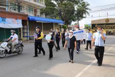 ทน.แม่สอด ร่วมกับ รพ.แม่สอด เดินรณรงค์เชิญชวนให้ประชาชนลงทะเบียนและเข้ารับการฉีดวัคซีนโควิด-19