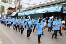 ทน.แม่สอด ร่วมกับ รพ.แม่สอด เดินรณรงค์เชิญชวนให้ประชาชนลงทะเบียนและเข้ารับการฉีดวัคซีนโควิด-19