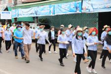 ทน.แม่สอด ร่วมกับ รพ.แม่สอด เดินรณรงค์เชิญชวนให้ประชาชนลงทะเบียนและเข้ารับการฉีดวัคซีนโควิด-19