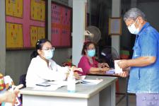 ทน.แม่สอด แจกเบี้ยยังชีพผู้สูงอายุและผู้พิการ ประจำเดือนมิถุนายน 2564