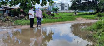 ทน.แม่สอด ลงพื้นที่ติดตามความคืบหน้างานก่อสร้างถนนคอนกรีตเสริมเหล็กที่ชุมชนอิสลาม	