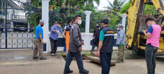 ทน.แม่สอด ลงพื้นที่แก้ปัญหาทางระบายน้ำในเขตเทศบาลนครแม่สอด