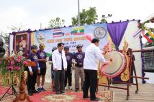 นายเจริญฤทธิ์ สงวนสัตย์ ผู้ว่าราชการจังหวัดตาก เป็นประธานพิธีเปิด กิจกรรมการปั่นจักรยานมิตรภาพไทย-เมียนมา 2 แผ่นดิน Bike For Two Country-Sister City Maesot-Myawaddy โดยได้รับเกียรติจาก นายสุทธา สายวาณิชย์ รองผู้ว่าราชการจังหวัดตาก นายธนยศ ปานขาว นายอำเภอแ