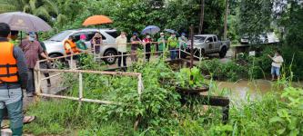 ทน.แม่สอด ลงพื้นที่สำรวจระดับน้ำในลำห้วยในเขตเทศบาลนครแม่สอด 