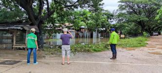 ทน.แม่สอด ลงพื้นที่สำรวจระดับน้ำในลำห้วยในเขตเทศบาลนครแม่สอด 