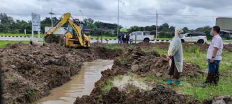 ทน.แม่สอด ลงพื้นที่แก้ไขปัญหาน้ำท่วมในเขตเทศบาลนครแม่สอด