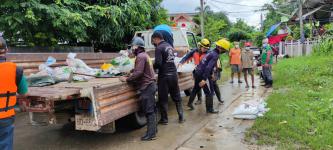 ทน.แม่สอด ลงพื้นที่แก้ไขปัญหาน้ำท่วมในเขตเทศบาลนครแม่สอด