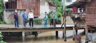 ทน.แม่สอด ลงพื้นที่แก้ไขปัญหาน้ำท่วมในเขตเทศบาลนครแม่สอด