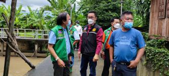 ทน.แม่สอด ลงพื้นที่แก้ไขปัญหาน้ำท่วมในเขตเทศบาลนครแม่สอด