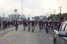 นายเจริญฤทธิ์ สงวนสัตย์ ผู้ว่าราชการจังหวัดตาก เป็นประธานพิธีเปิด กิจกรรมการปั่นจักรยานมิตรภาพไทย-เมียนมา 2 แผ่นดิน Bike For Two Country-Sister City Maesot-Myawaddy โดยได้รับเกียรติจาก นายสุทธา สายวาณิชย์ รองผู้ว่าราชการจังหวัดตาก นายธนยศ ปานขาว นายอำเภอแ