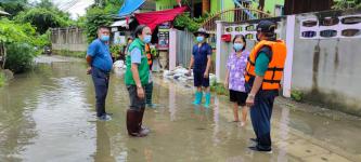 ทน.แม่สอด ลงพื้นที่แก้ไขปัญหาน้ำท่วมในเขตเทศบาลนครแม่สอด