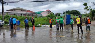 ทน.แม่สอด ลงพื้นที่แก้ไขปัญหาน้ำท่วมในเขตเทศบาลนครแม่สอด