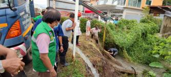 ทน.แม่สอด ดำเนินการติดตั้งเครื่องสูบน้ำชุมชนประชารักษ์