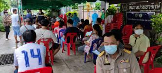 ทน.แม่สอด ร่วมกับ รพ.แม่สอด ลงพื้นที่ฉีดวัคซีนป้องกันการแพร่ระบาดโรคติดเชื้อไวรัสโคโรน่า 2019 (โควิด-19) 