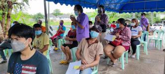 ทน.แม่สอด ร่วมกับ รพ.แม่สอด ลงพื้นที่ฉีดวัคซีนป้องกันการแพร่ระบาดโรคติดเชื้อไวรัสโคโรน่า 2019 (โควิด-19) 