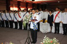 คณะผู้บริหาร สมาชิกสภา เจ้าหน้าที่พนกงาน เทศบาลนครแม่สอดร่วมงานเฉลิมพระชนมพรรษา พระบาทสมเด็จพระเจ้าอยู่หัว 5 ธันวามหาราช ประจำปี พ.ศ. 2556 ในวันพฤหัสบดี ที่ 5 ธันวาคม 2556 ณ ศูนย์แสดงสินค้าและส่งเสริมการท่องเที่ยวเทศบาลนครแม่สอด