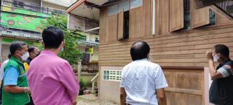 ทน.แม่สอด มอบถุงยังชีพแก่ผู้ป่วยและญาติผู้ป่วยโรคติดเชื้อไวรัสโคโรนา 2019 (โควิด-19) ในเขตเทศบาลนครแม่สอด