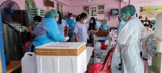 ทน.แม่สอด ร่วมกับ รพ.แม่สอด ลงพื้นที่ฉีดวัคซีนป้องกันการแพร่ระบาดโรคติดเชื้อไวรัสโคโรน่า 2019 (โควิด-19) 
